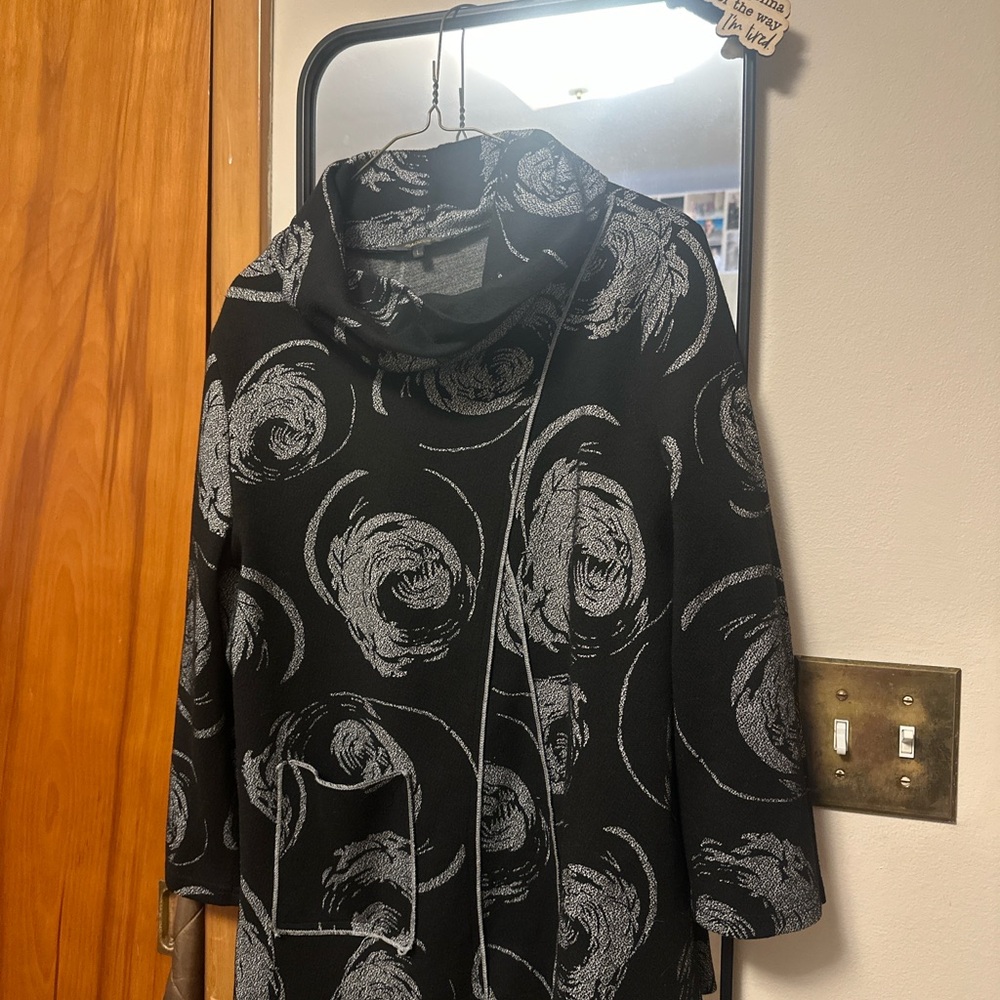 Radzoli Black & Gray Top